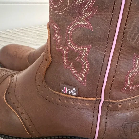 Justin Cowboy Boots - Picture 8 of 10